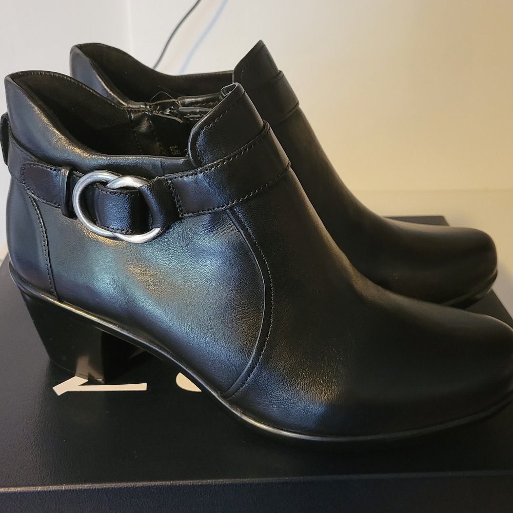 Naturalizer Elisa Black Boots - Size 8.5WW